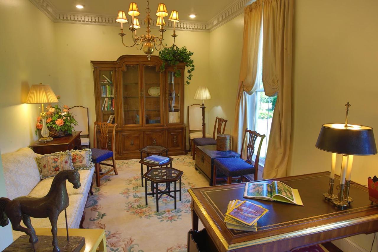 Inntiquity, A Country Inn Logansport Экстерьер фото