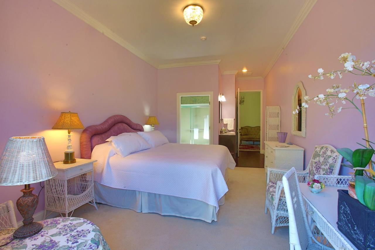 Inntiquity, A Country Inn Logansport Экстерьер фото